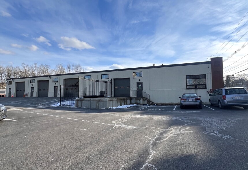 More Photos Of 1 Washington St, Melrose Warehouse For Lease