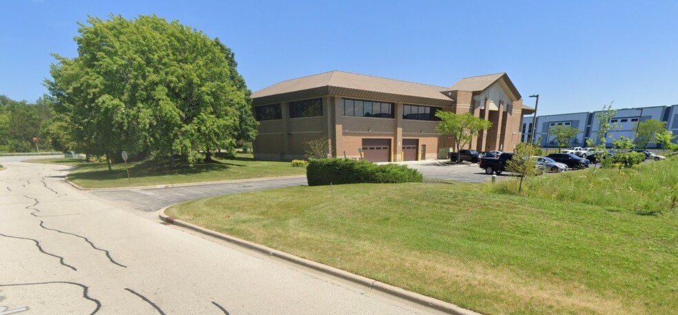 More Photos Of 1175 Corporate Woods Pkwy, Vernon Hills Office Residential For Lease