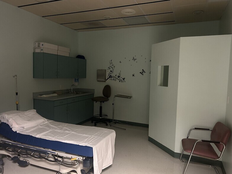 More Photos Of 6905 Old Wolf Bay Rd, Palatka Medical For Sale