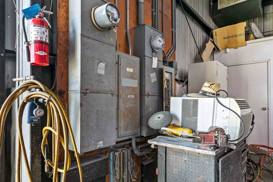 More Photos Of 11782 Sheldon St, Sun Valley Warehouse For Lease