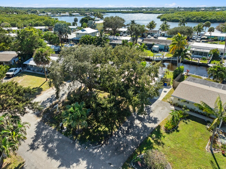 More Photos Of 2456 SW Hideaway Ln, Stuart Apartments For Sale