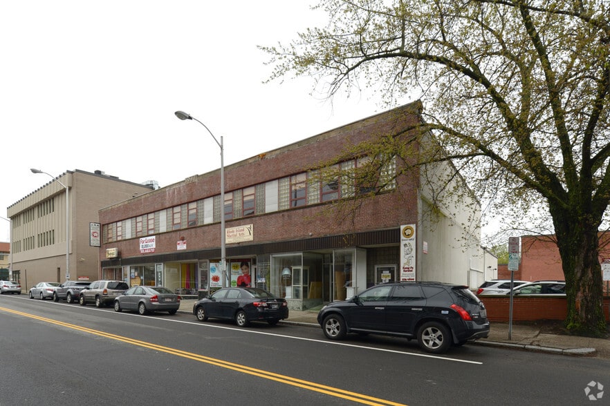 More Photos Of 30-44 East Ave, Pawtucket Storefront Retail Office For Lease