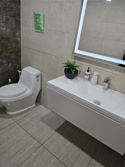 More Photos Of 4696 NW 74th Ave, Miami Industrial For Lease