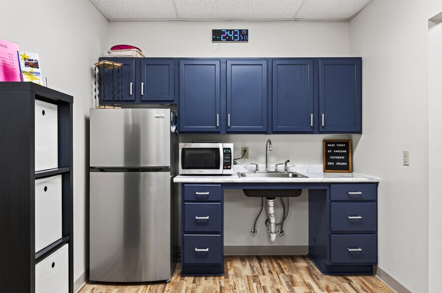 More Photos Of 146 Lake St N, Forest Lake Medical For Lease