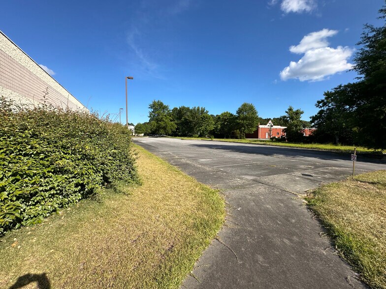 More Photos Of 3200 Wellons Blvd, New Bern Office For Sale
