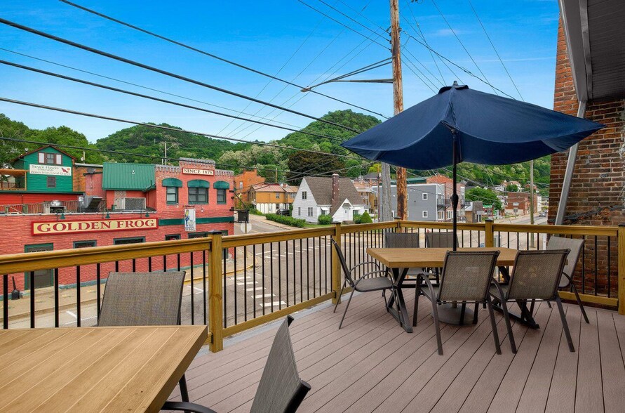 More Photos Of 115 N Shore Dr, Fountain City Restaurant For Sale