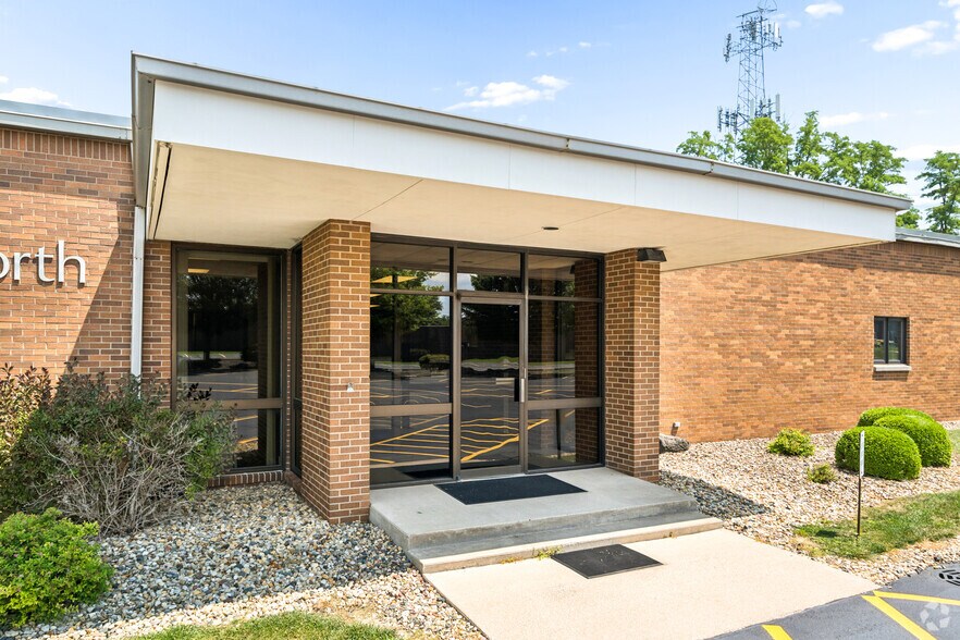 More Photos Of 2709 McGraw Dr, Bloomington Office Residential For Sale