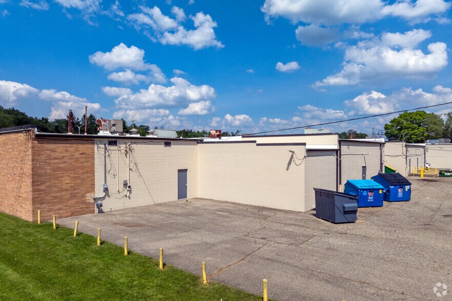 More Photos Of 3420-3518 E Main St, Kalamazoo General Retail For Lease