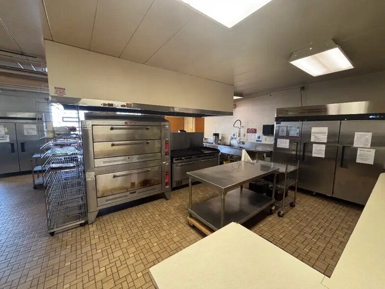 More Photos Of 18606 Stephens Rd, Eastpointe Religious Facility For Lease