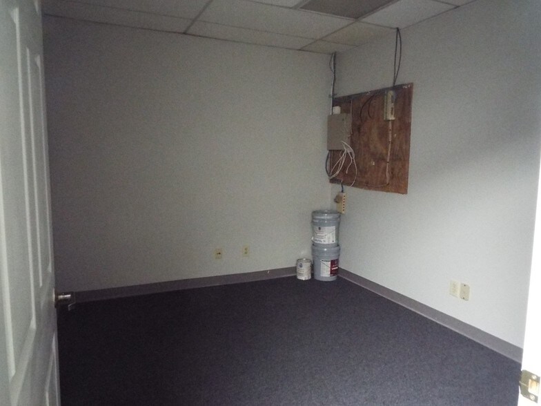 More Photos Of 1298 Rockbridge Rd, Stone Mountain Office For Sale