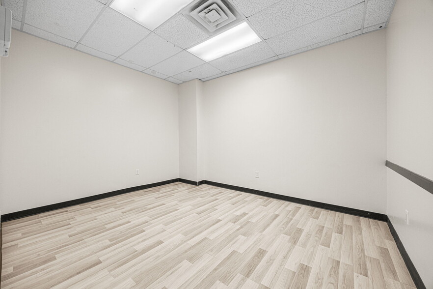 More Photos Of 8777 S Gessner Dr, Houston Freestanding For Lease