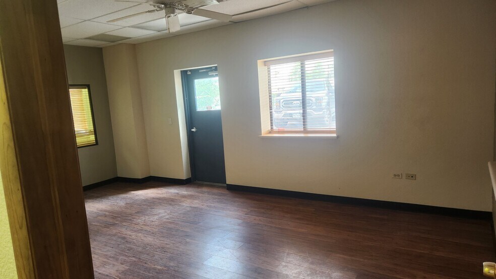 More Photos Of 9761 Titan Park Cir, Littleton Warehouse For Lease