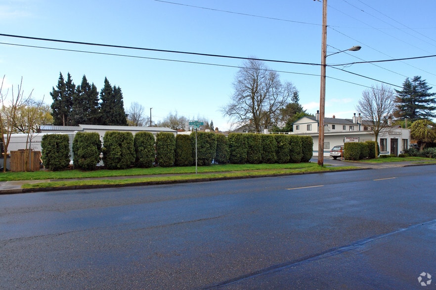 More Photos Of 2304 N Killingsworth St, Portland Warehouse For Sale