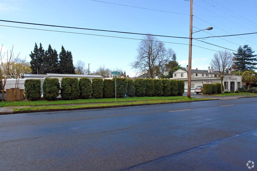 More Photos Of 2304 N Killingsworth St, Portland Warehouse For Sale
