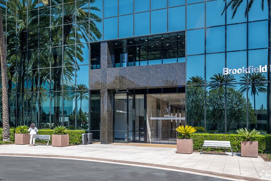 More Photos Of 3200 Park Center Dr, Costa Mesa Office For Lease