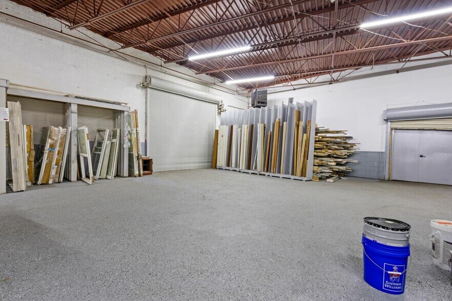 More Photos Of 223 Fearing Blvd, Toledo Freestanding For Lease