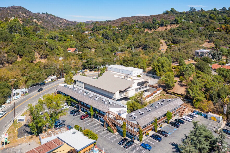 More Photos Of 106 N Topanga Canyon Blvd, Topanga Storefront Retail Office For Lease