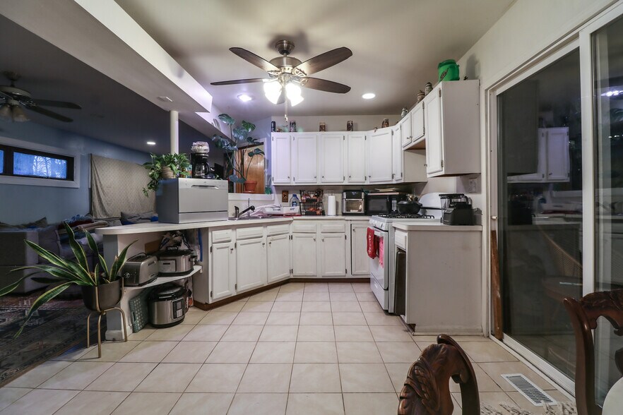 More Photos Of 40523 N Il Route 83, Antioch Apartments For Sale