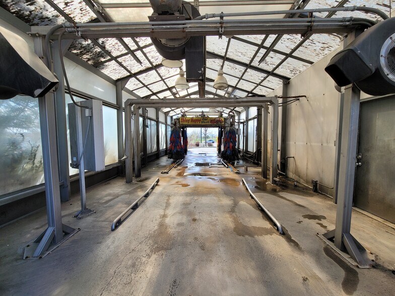 More Photos Of 270 S Havana St, Aurora Carwash For Sale