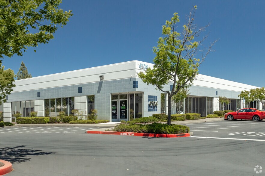 More Photos Of 4704 Roseville Rd, North Highlands Flex For Lease