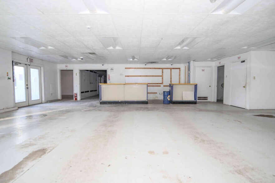 More Photos Of 62240 Bailey Rd, Barnesville Warehouse For Lease