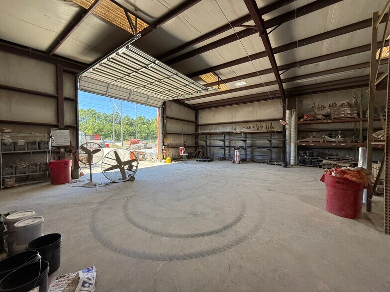 More Photos Of 7377 Peppermill Ln, North Charleston Warehouse For Lease