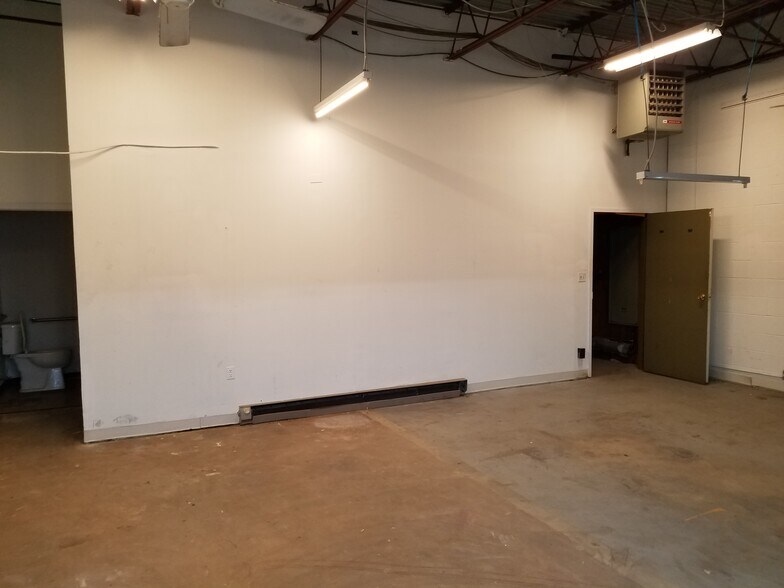 More Photos Of 700 Ritchie Rd, Capitol Heights Light Manufacturing For Lease