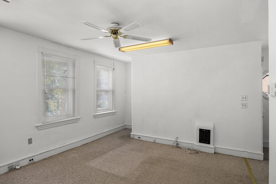 More Photos Of 688 N Broad St, Woodbury Office For Lease