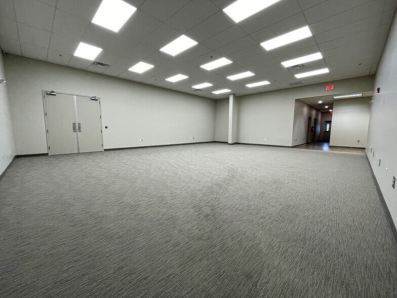 More Photos Of 471 JPL Wick Dr, Harrisburg Manufacturing For Lease