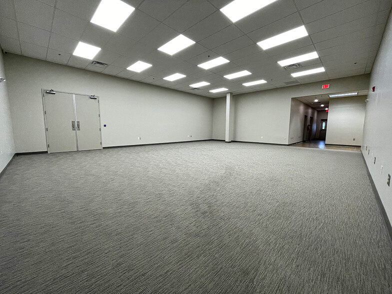 More Photos Of 471 JPL Wick Dr, Harrisburg Manufacturing For Lease