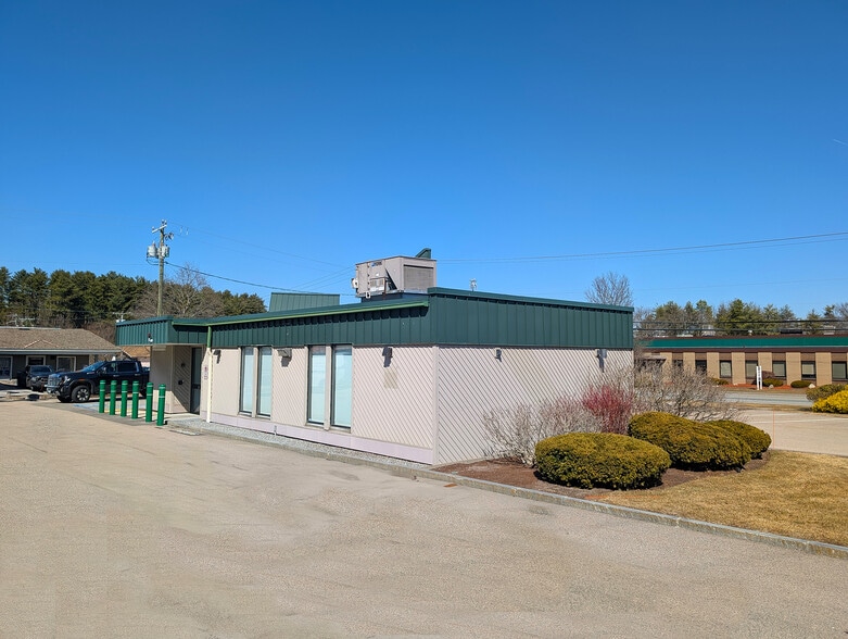 More Photos Of 122 Northeastern Blvd, Nashua Bank For Lease