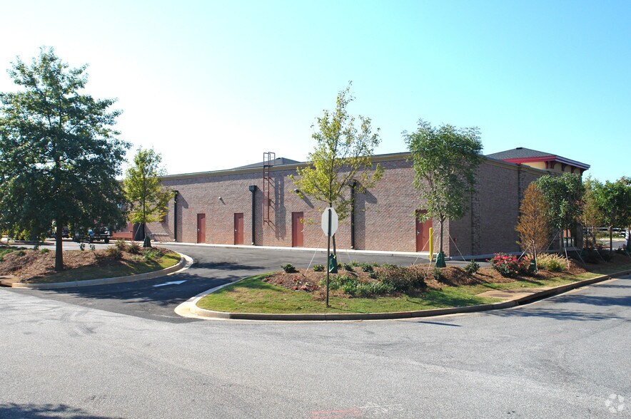 More Photos Of 30 E Crossville Rd, Roswell Freestanding For Lease