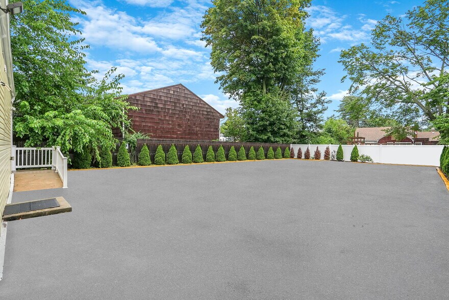 More Photos Of 1000 Stewart Ave, Bethpage Storefront Retail Residential For Sale