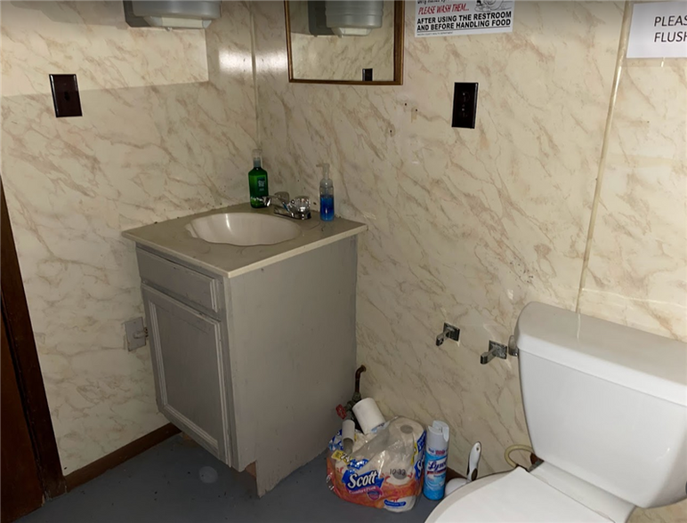 More Photos Of 510 E Main St, Atlanta Convenience Store For Sale