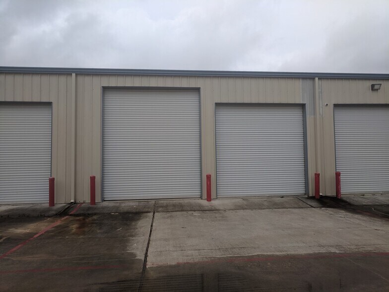 More Photos Of 1821 Dickinson Ave, Dickinson Warehouse For Lease