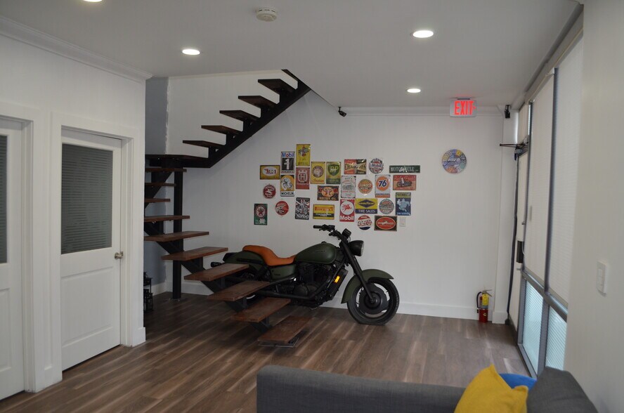 More Photos Of 7311-7323 NW 12th St, Miami Light Distribution For Sale