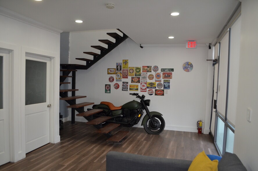 More Photos Of 7311-7323 NW 12th St, Miami Light Distribution For Sale