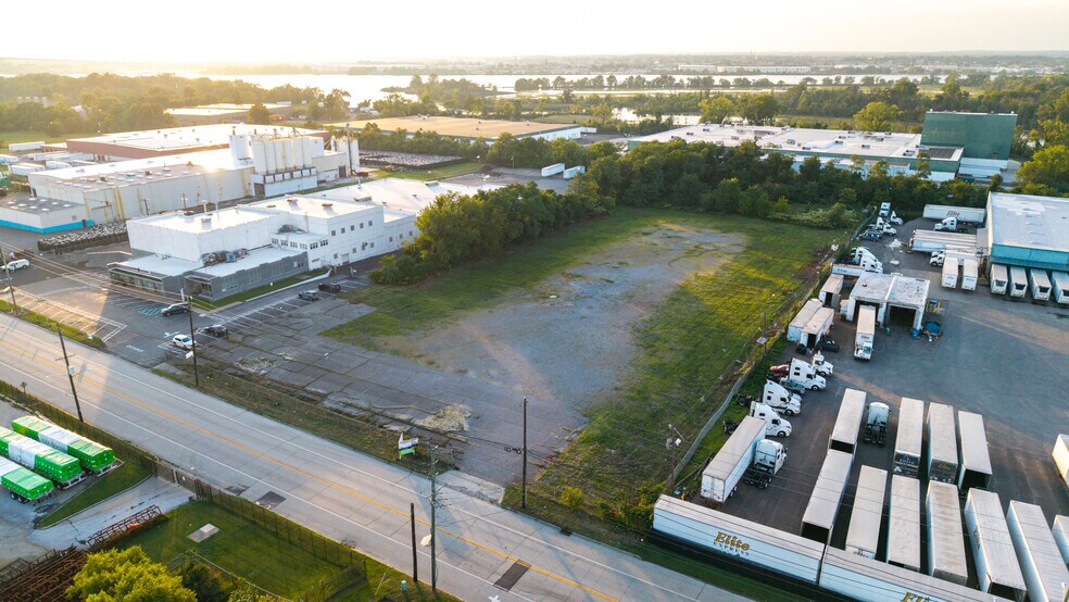 More Photos Of 9191 River Rd, Pennsauken Warehouse For Lease