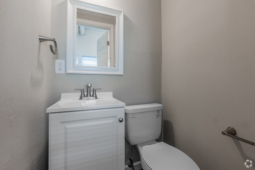 More Photos Of 2215 Aurora Dr, Pittsburgh Apartments For Sale