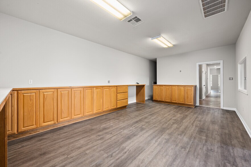 More Photos Of 19019 TX-71, Spicewood Office Residential For Sale