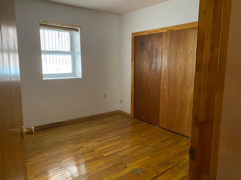 More Photos Of 1914 3rd Ave, New York Storefront Retail Office For Lease