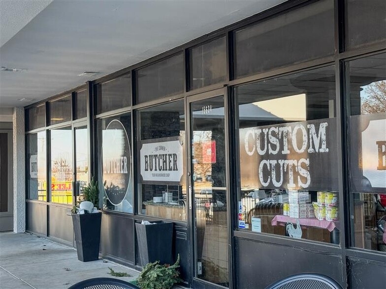 Primary Photo Of 15620-15648 Manchester Rd, Ellisville Unknown For Lease