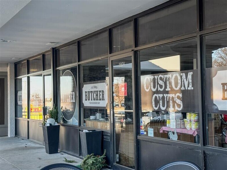 More Photos Of 15620-15648 Manchester Rd, Ellisville Unknown For Lease