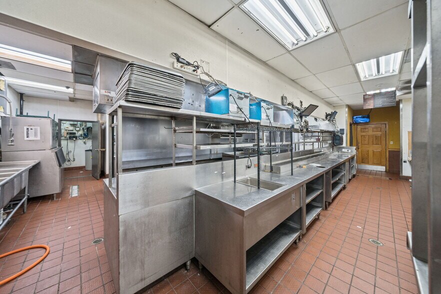 More Photos Of 10071 Hutchison Blvd, Panama City Beach Freestanding For Lease