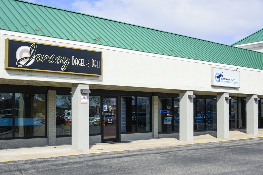 More Photos Of 2701 N Oneida St, Appleton Freestanding For Lease