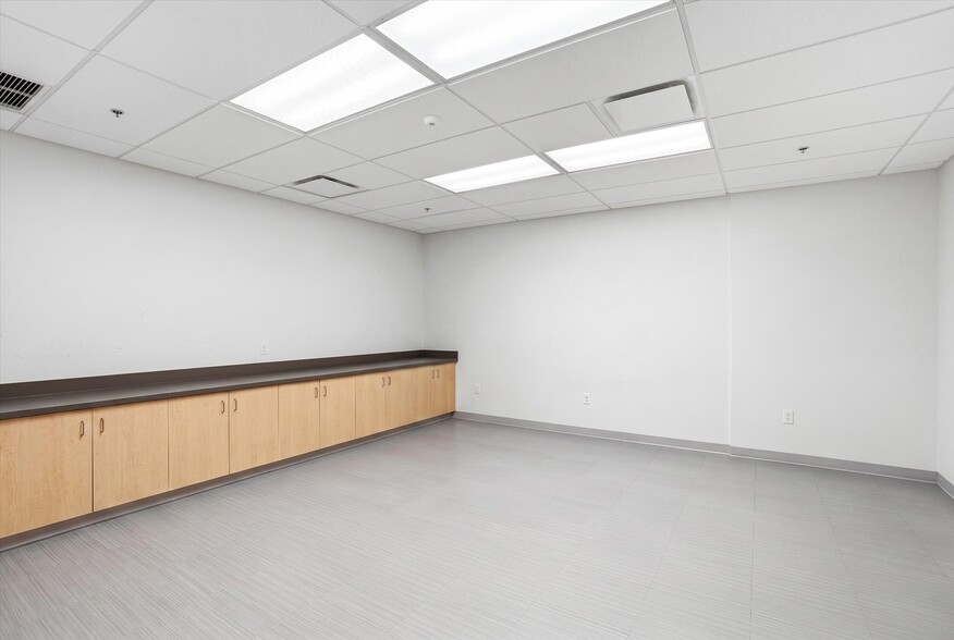 More Photos Of 15 Roszel Rd, West Windsor Office For Sale
