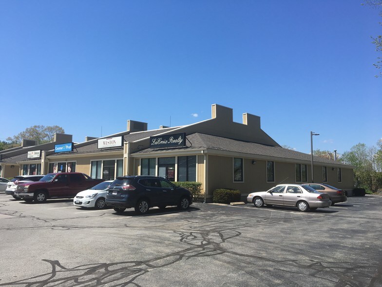 More Photos Of 2168 Diamond Hill Rd, Woonsocket Unknown For Lease