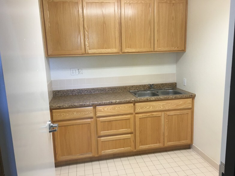 More Photos Of 650 San Benito St, Hollister Freestanding For Lease