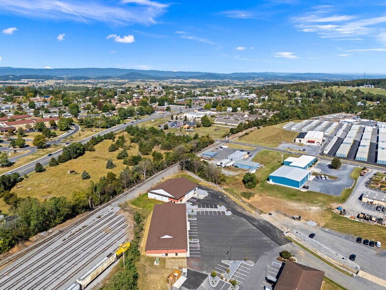 More Photos Of 975 Sawtooth Oak Cir, Harrisonburg Warehouse For Lease