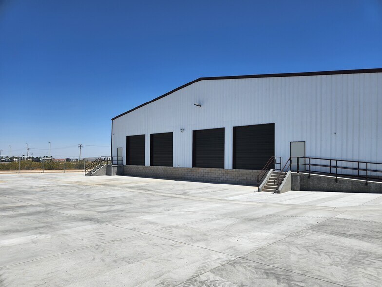 More Photos Of 17454 Adelanto Rd, Adelanto Distribution For Sale